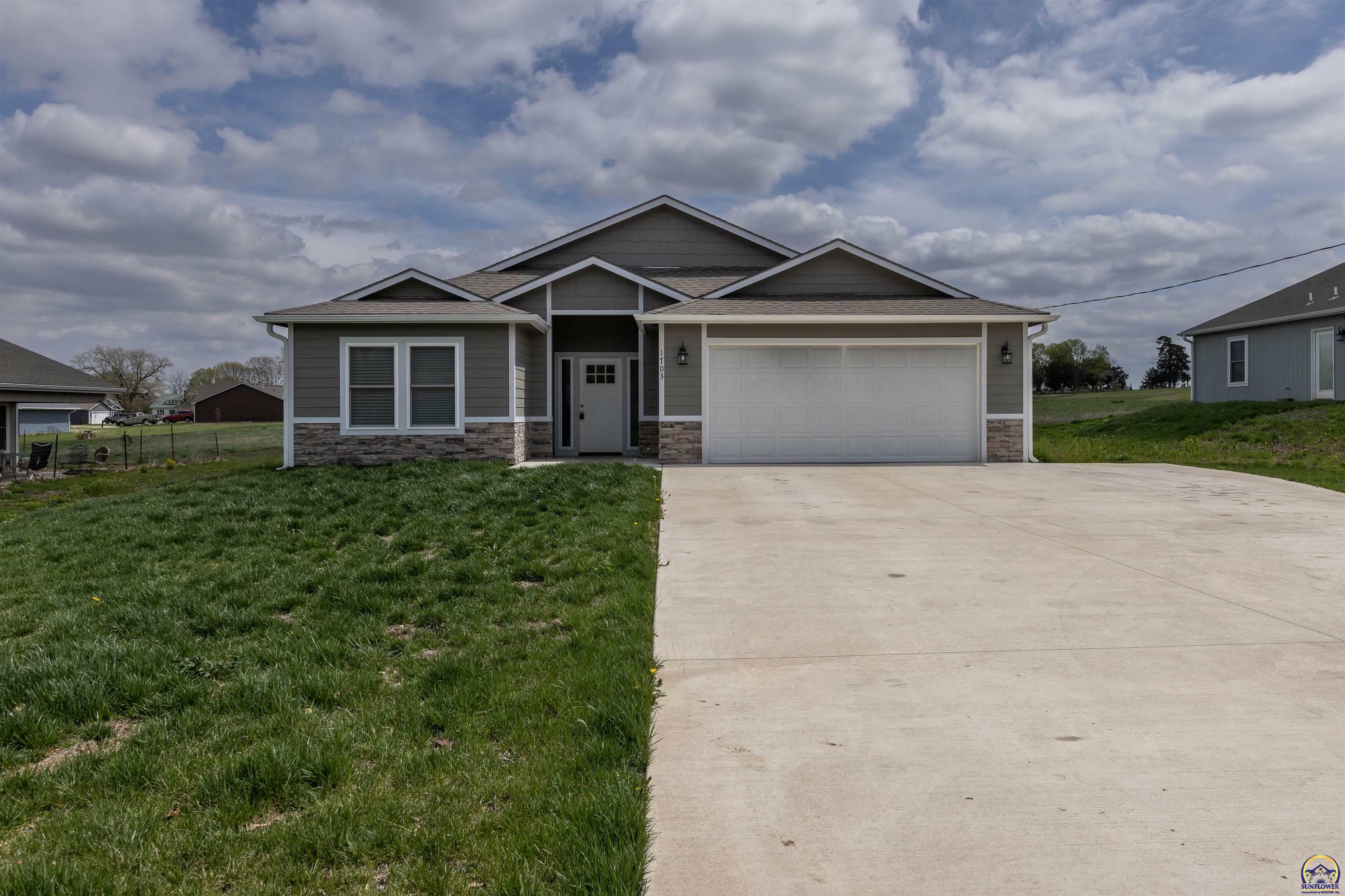 Property Photo:  1703 Linn Street  KS 66088 