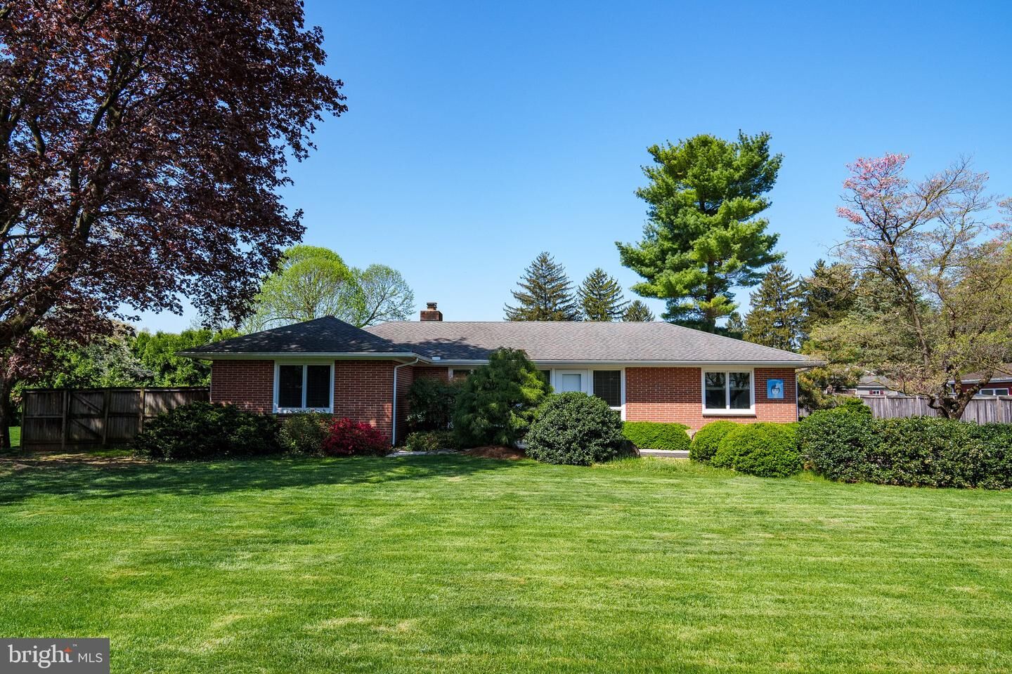 Property Photo:  886 Hornig Road  PA 17601 