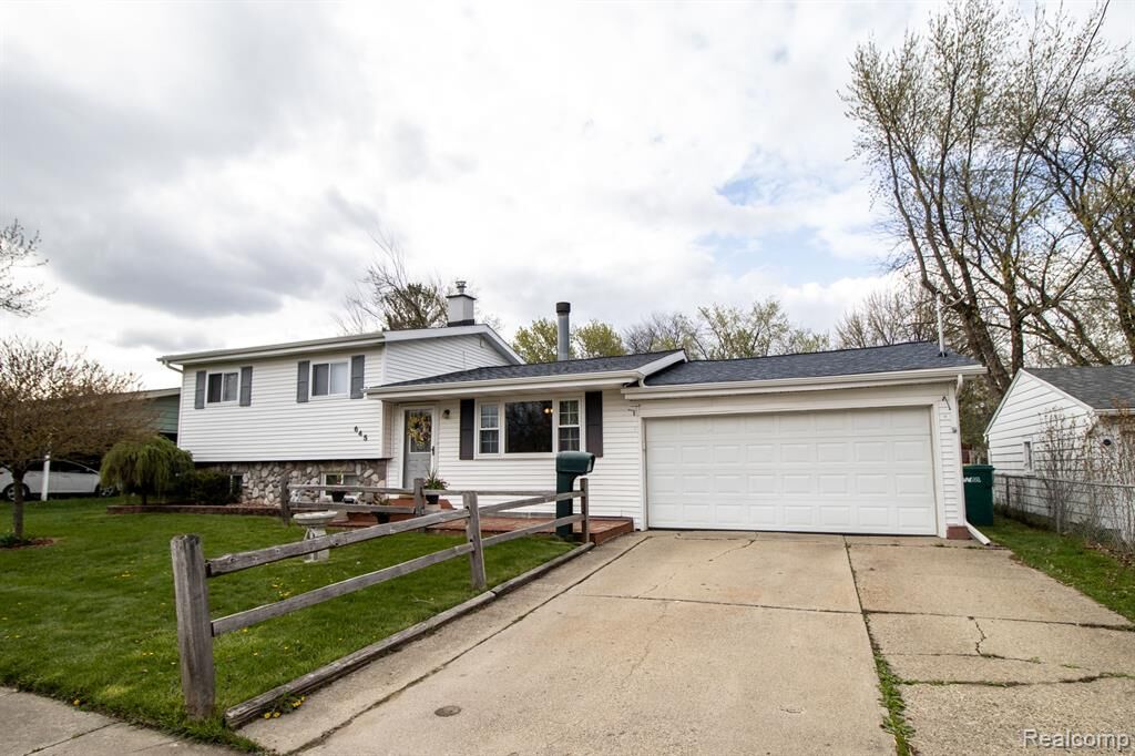 Property Photo:  645 Van Buren  MI 48458 
