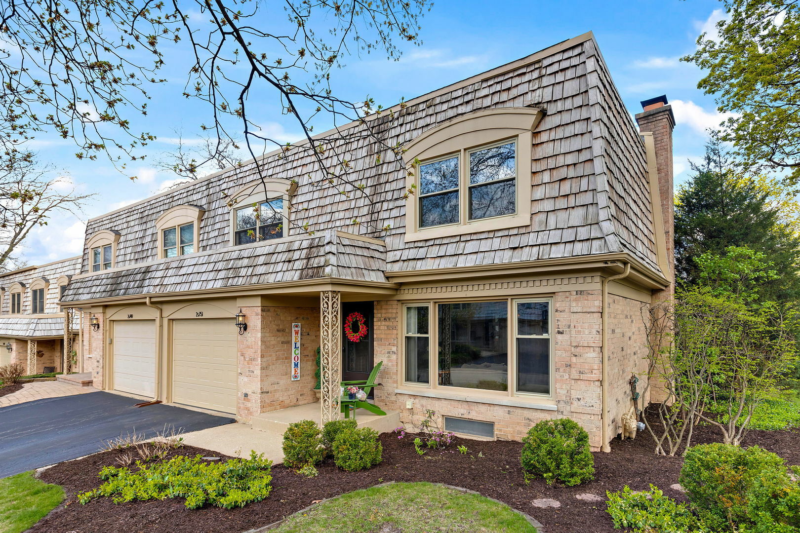 Property Photo: 2S751 Avenue Cherbourg IL 60523