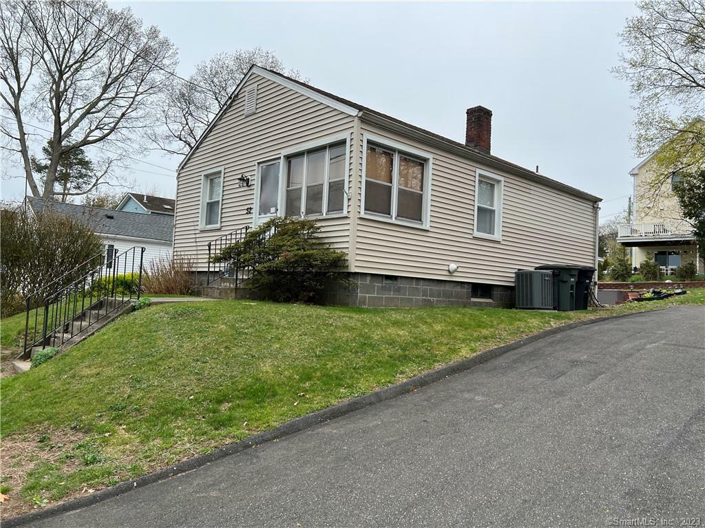 Property Photo: 52 East Avenue CT 06460