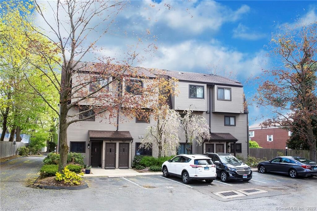 Property Photo:  329 Strawberry Hill Avenue 9  CT 06851