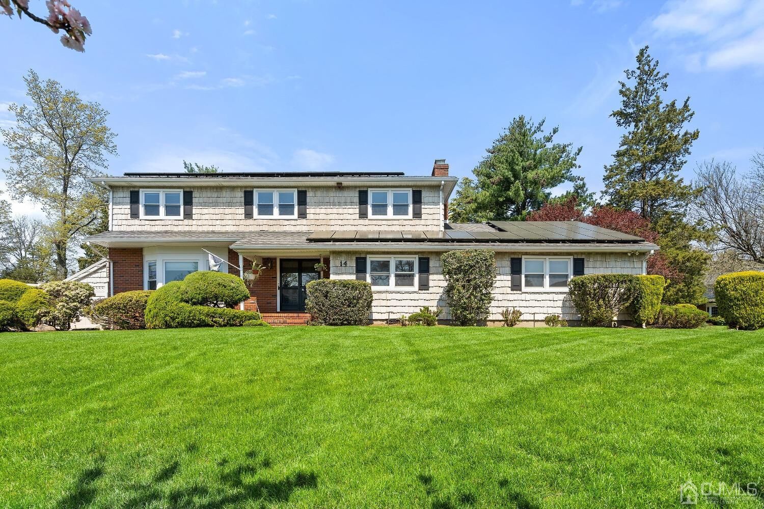 Property Photo:  14 Hickory Lane  NJ 08902 