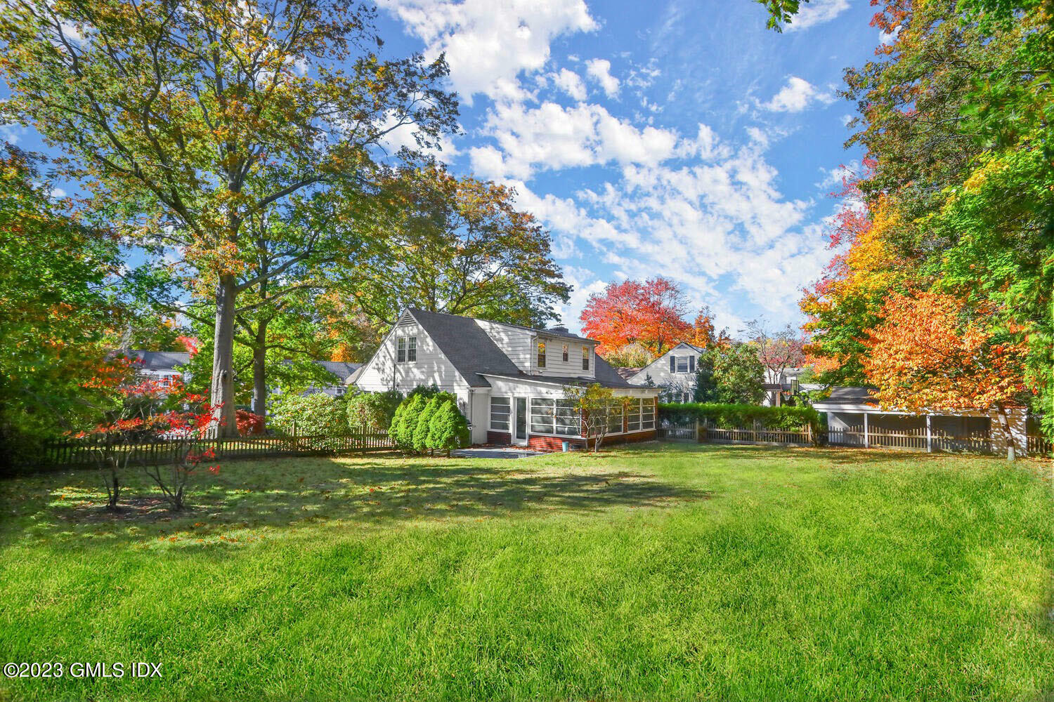 Property Photo:  11 Manor Road  CT 06870 