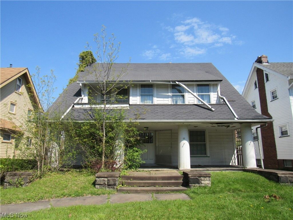 Property Photo:  3139 Whitethorn Road  OH 44118 