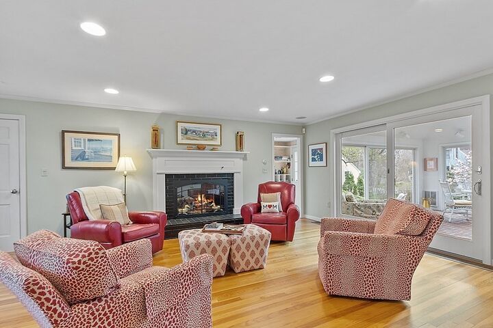 Property Photo: 11 Wethersfield Drive MA 01810