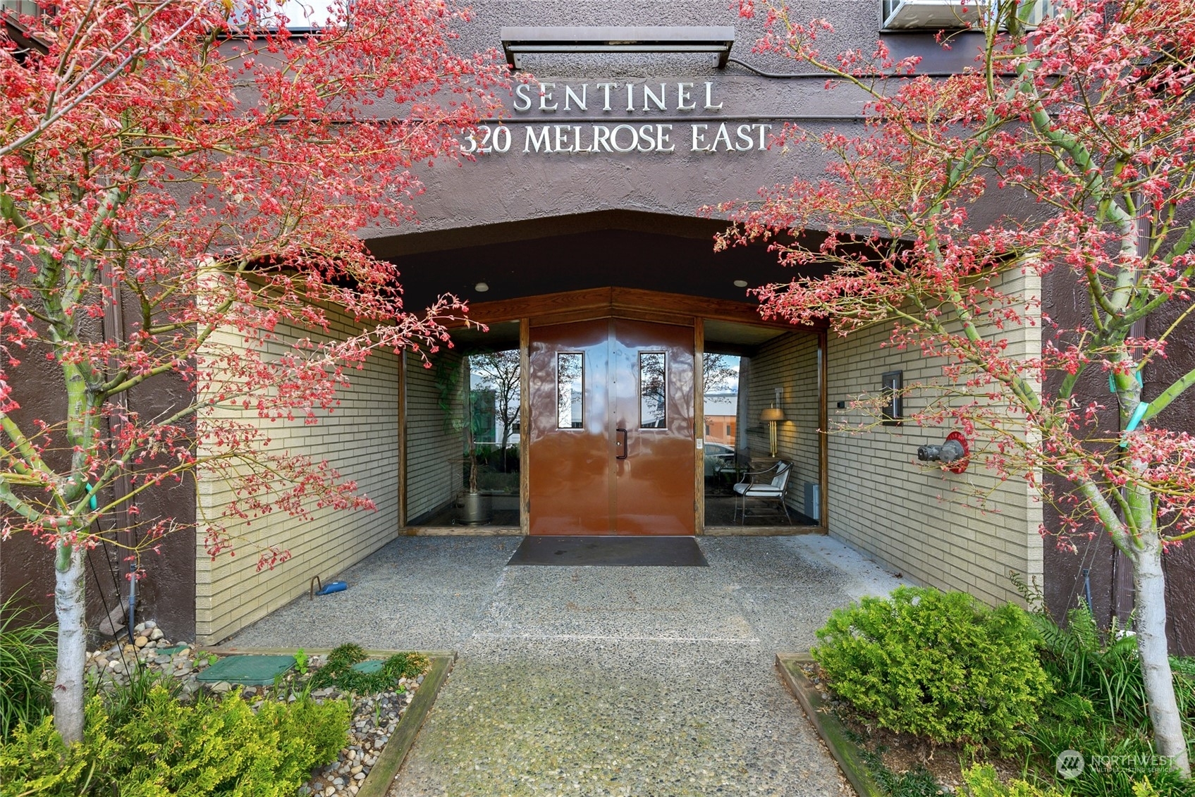 Property Photo:  320 Melrose Avenue E 704  WA 98102 