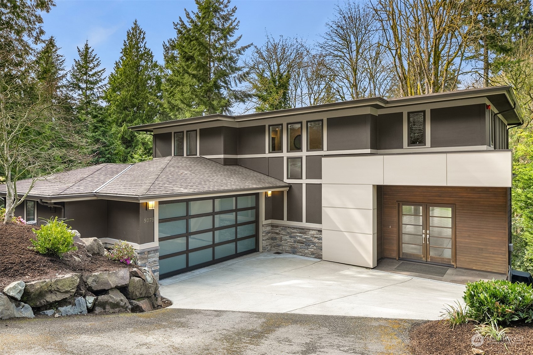 Property Photo:  5075 W Mercer Way  WA 98040 