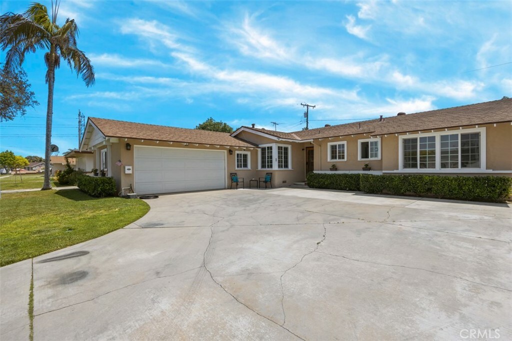 Property Photo:  2750 W Monroe Avenue  CA 92801 