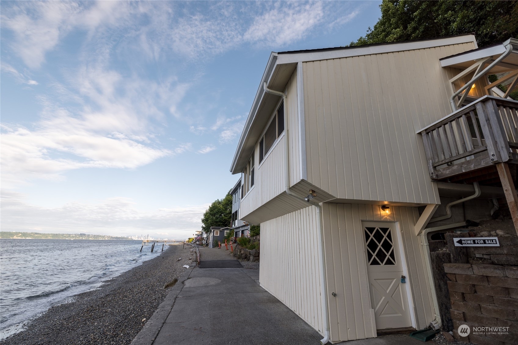 Property Photo:  11149 Rolling Bay Walk NE  WA 98110 