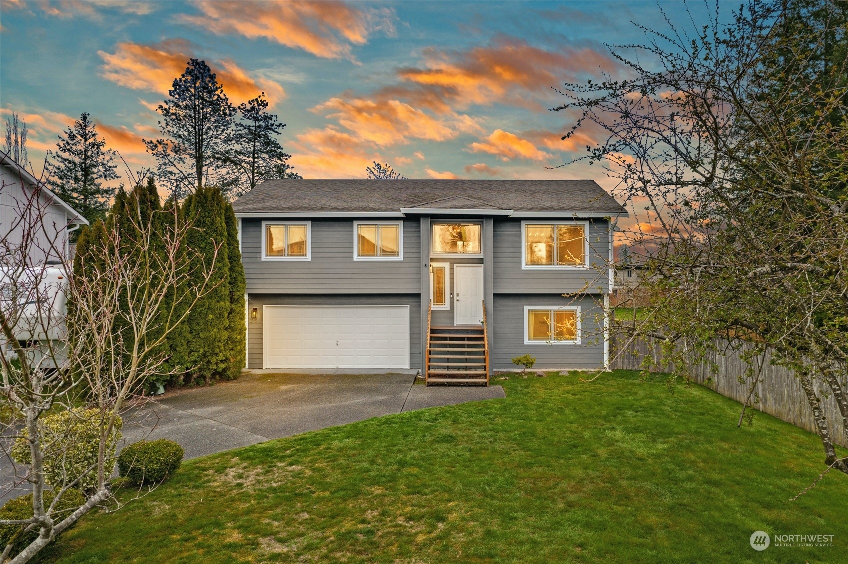 Property Photo:  250 Elm Court  WA 98294 