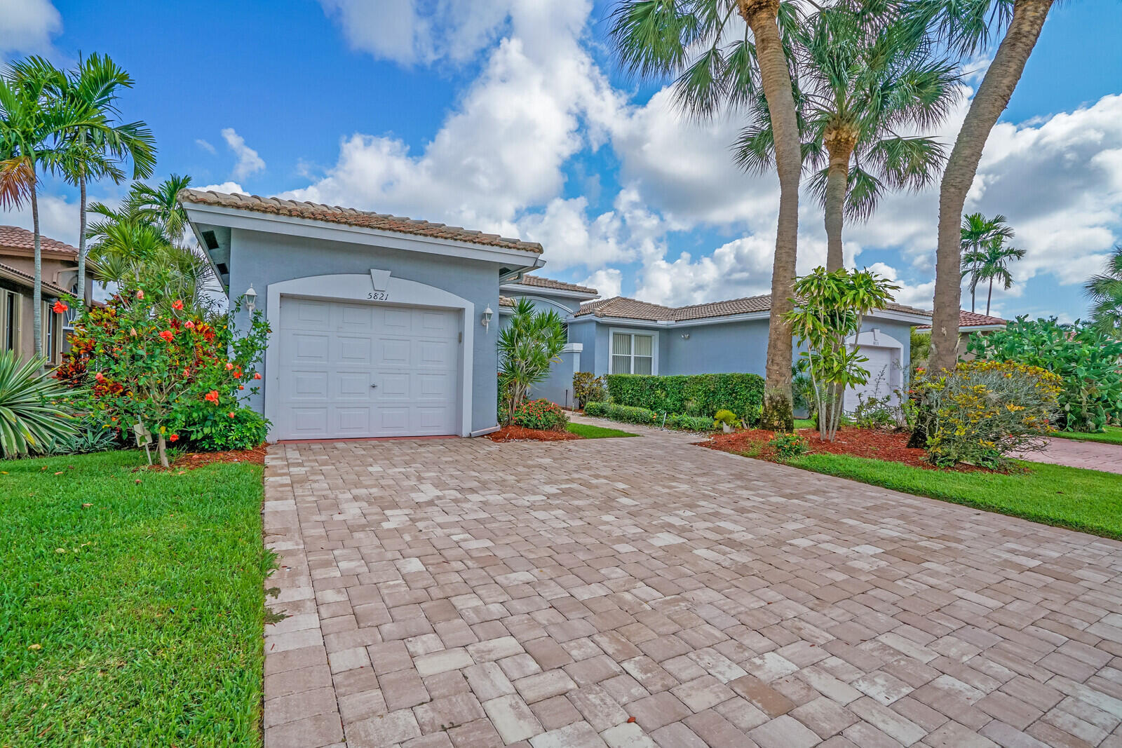 Property Photo: 5821 Island Reach Lane FL 33437