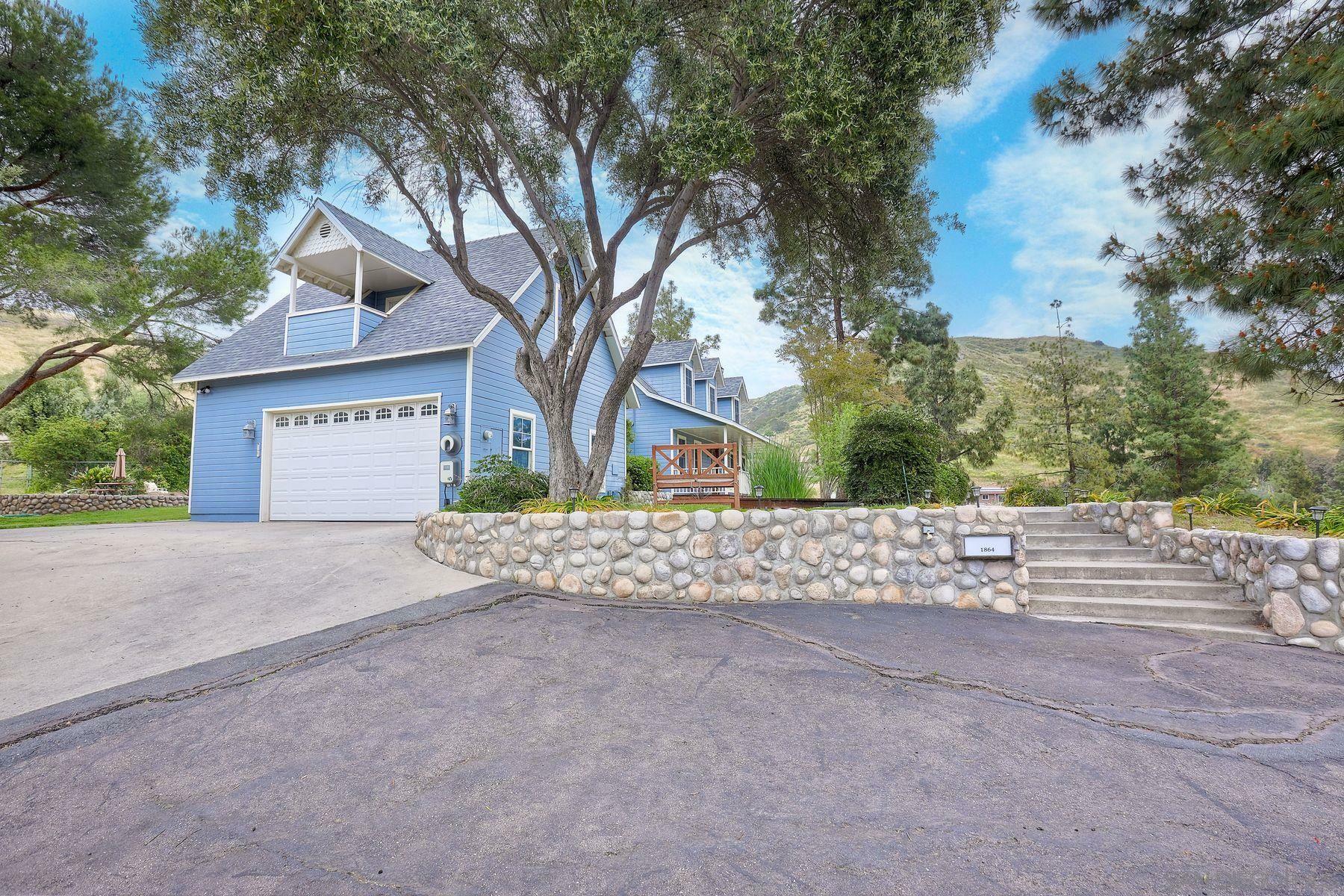 Property Photo:  1864 Vista De La Montana  CA 92019 