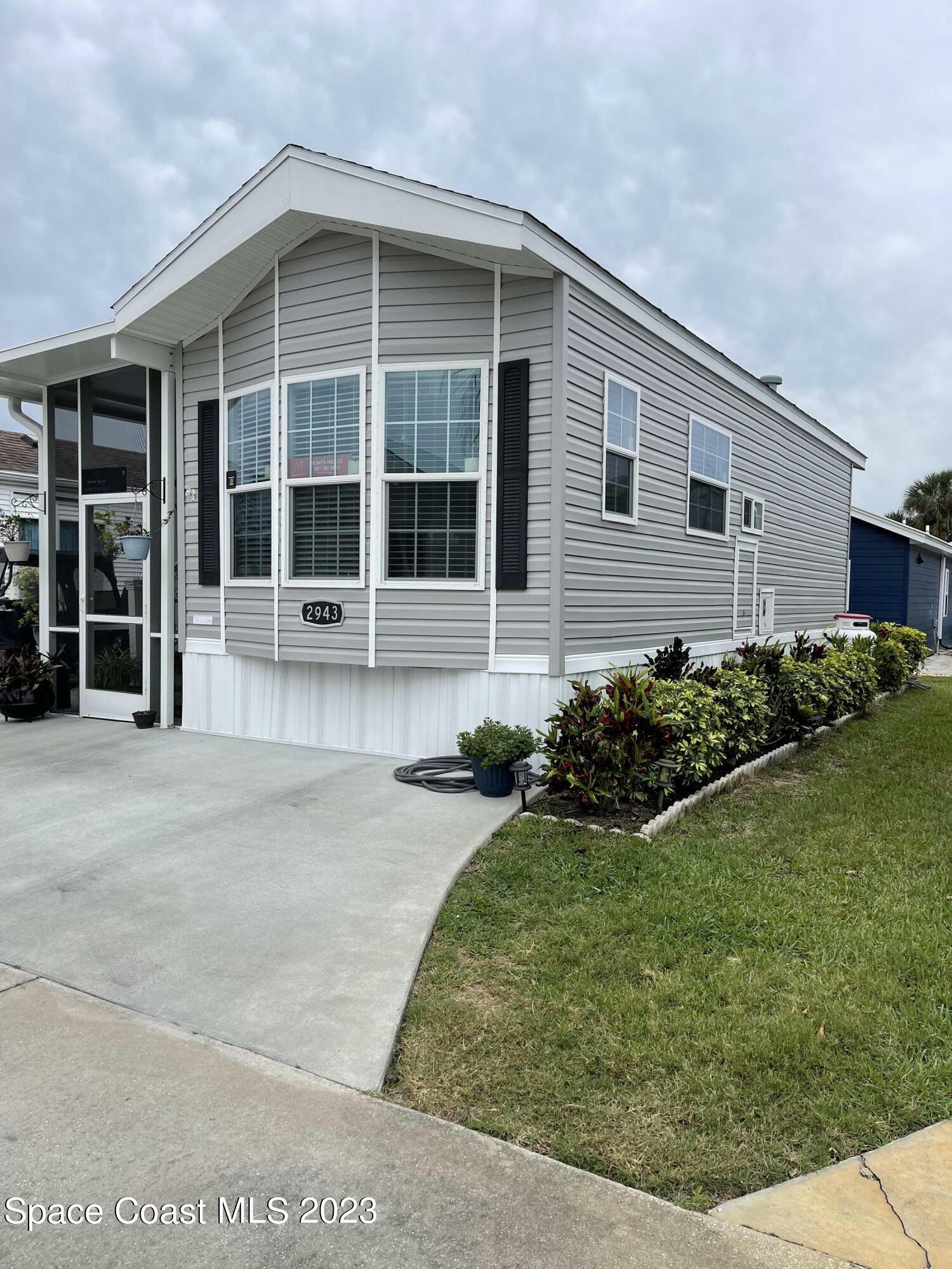 Property Photo: 2943 Discovery Place FL 32796