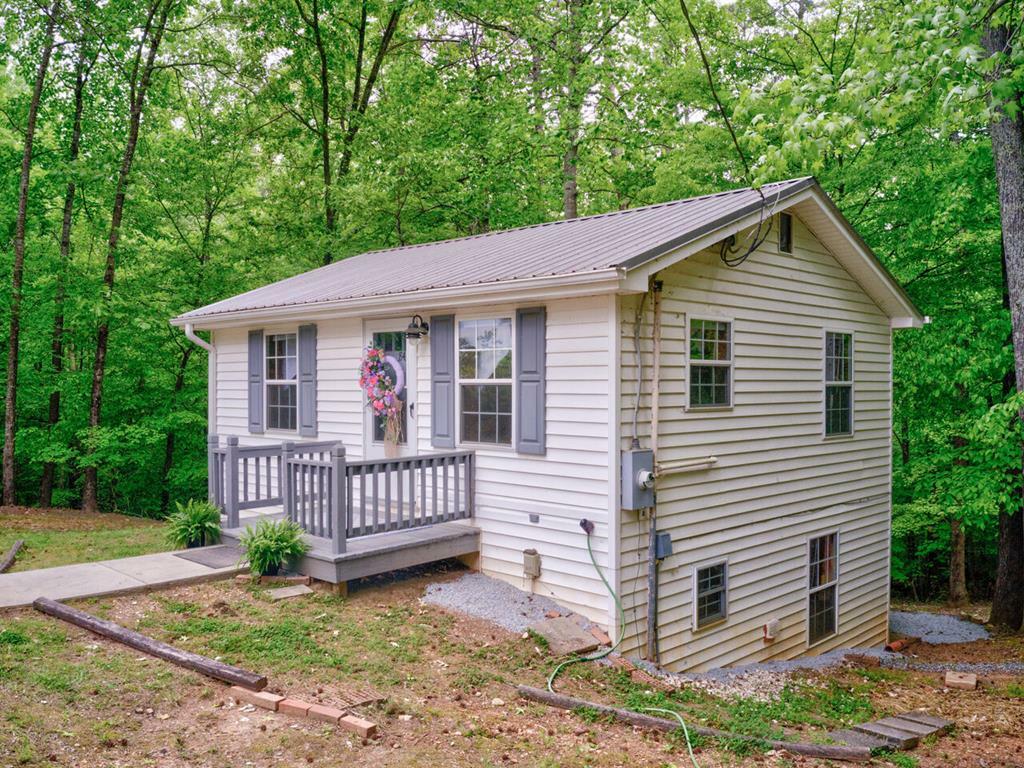 Property Photo:  84 Wellington Drive  VA 23927 