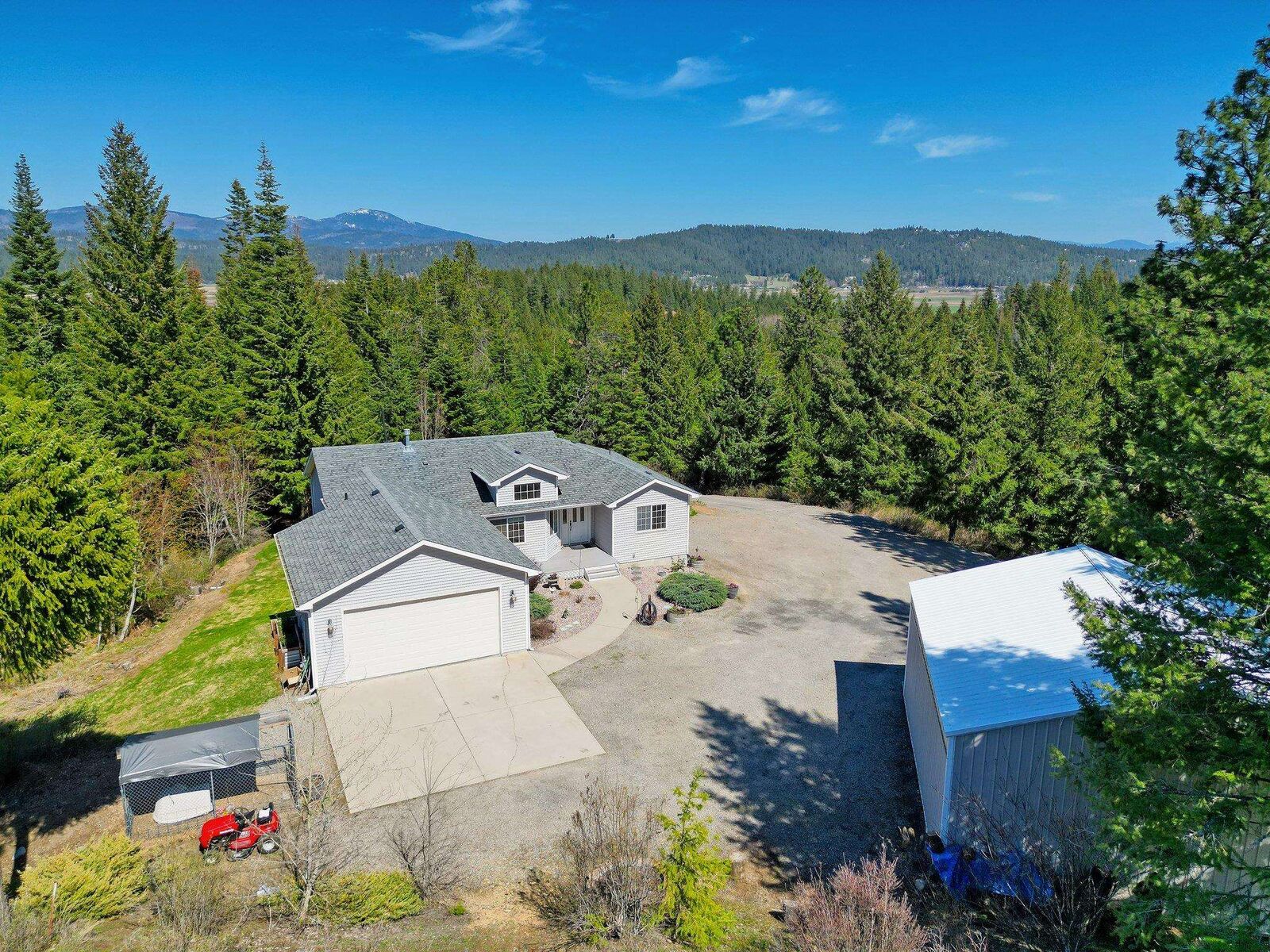 Property Photo: 22824 E Bearz Ln WA 99025
