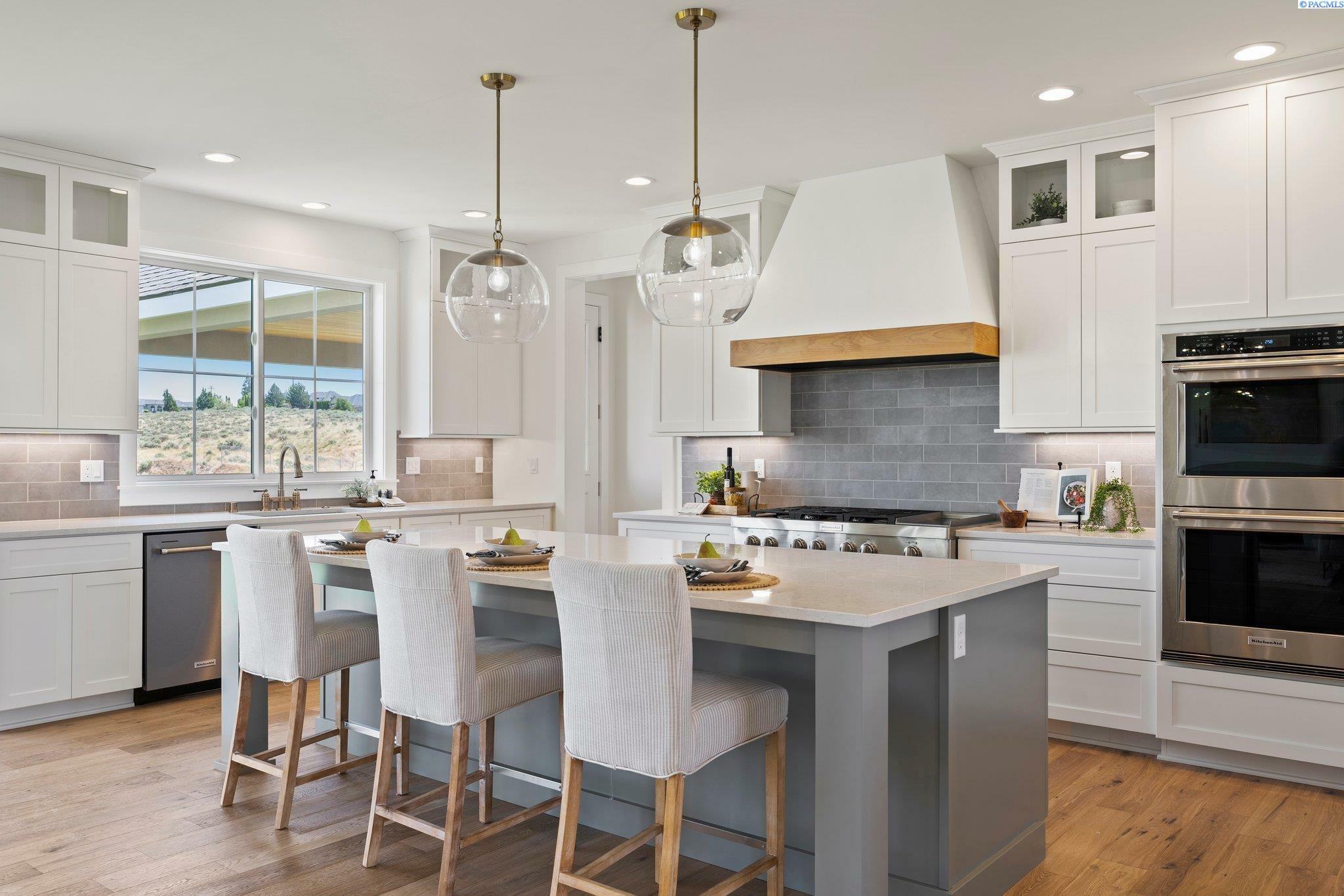 Property Photo: 1226 Meadow Hills Drive WA 99352