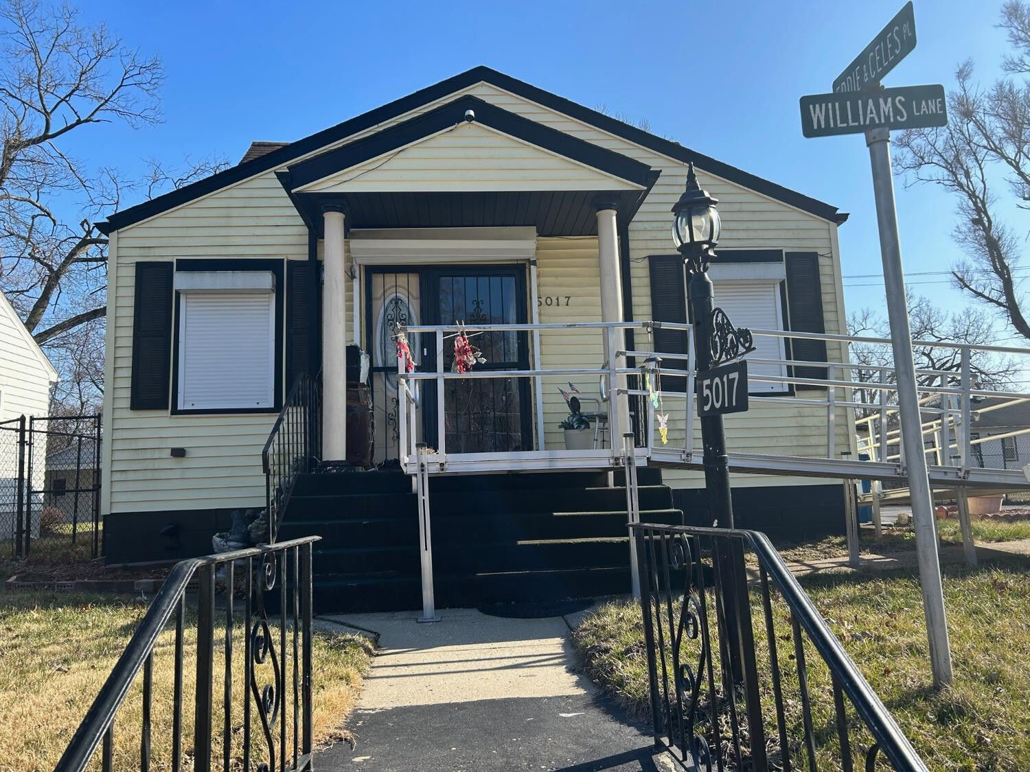 Property Photo:  5017 W 11th Avenue  IN 46406 
