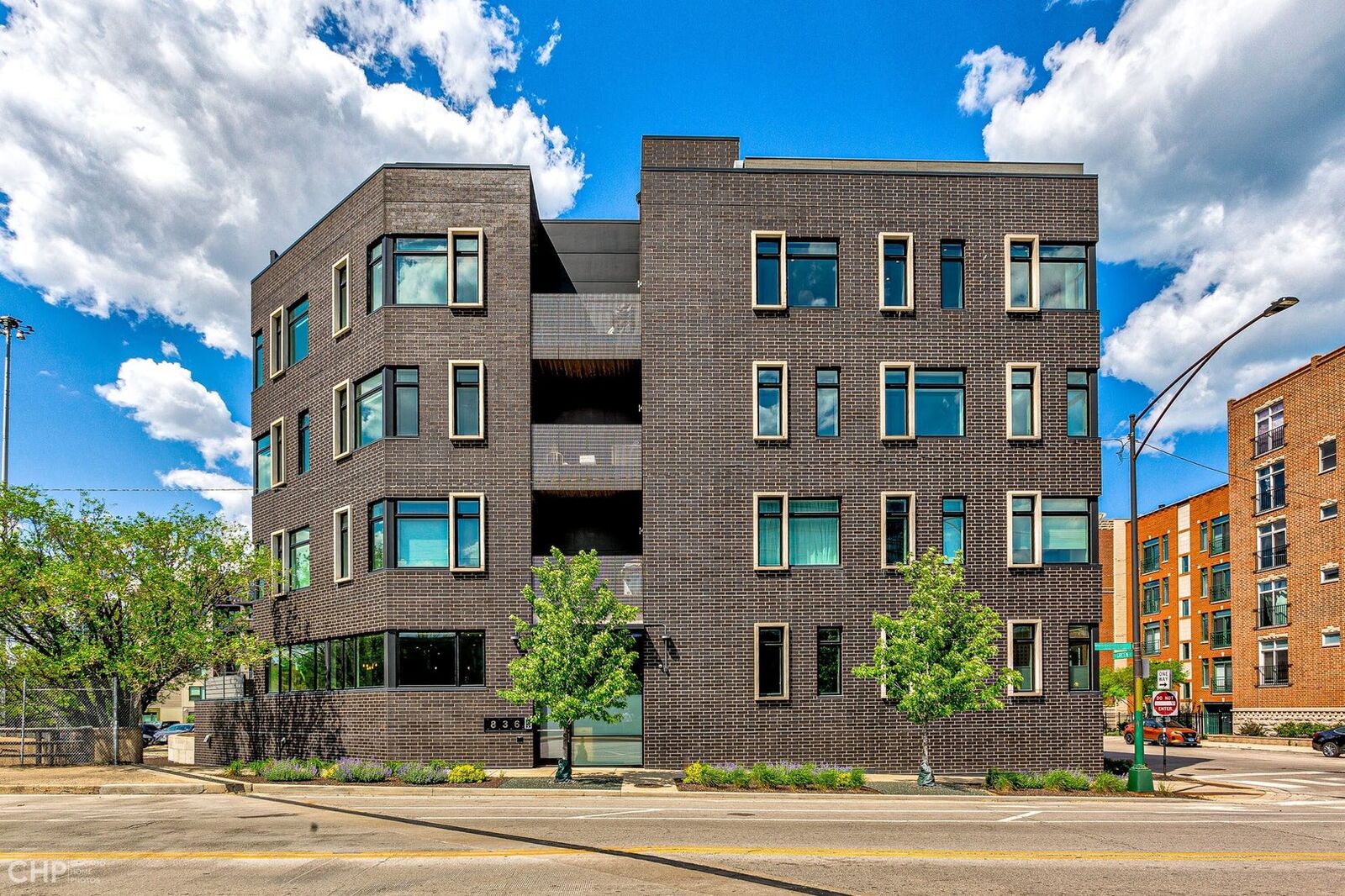 Property Photo: 836 W Hubbard Street 202 IL 60642