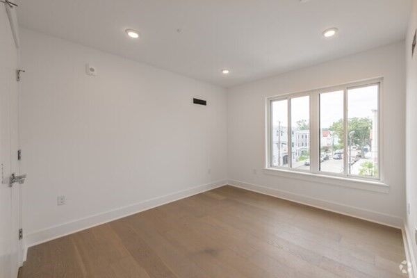 Property Photo:  25 Eleanor 104  MA 02150 
