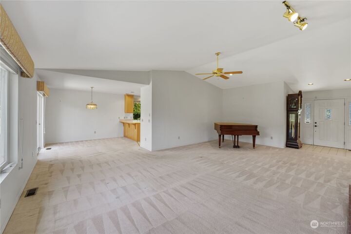 Property Photo:  5610  Kingsway  WA 98221 