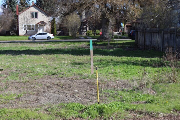 Property Photo:  706 E 4th Avenue  WA 98926 