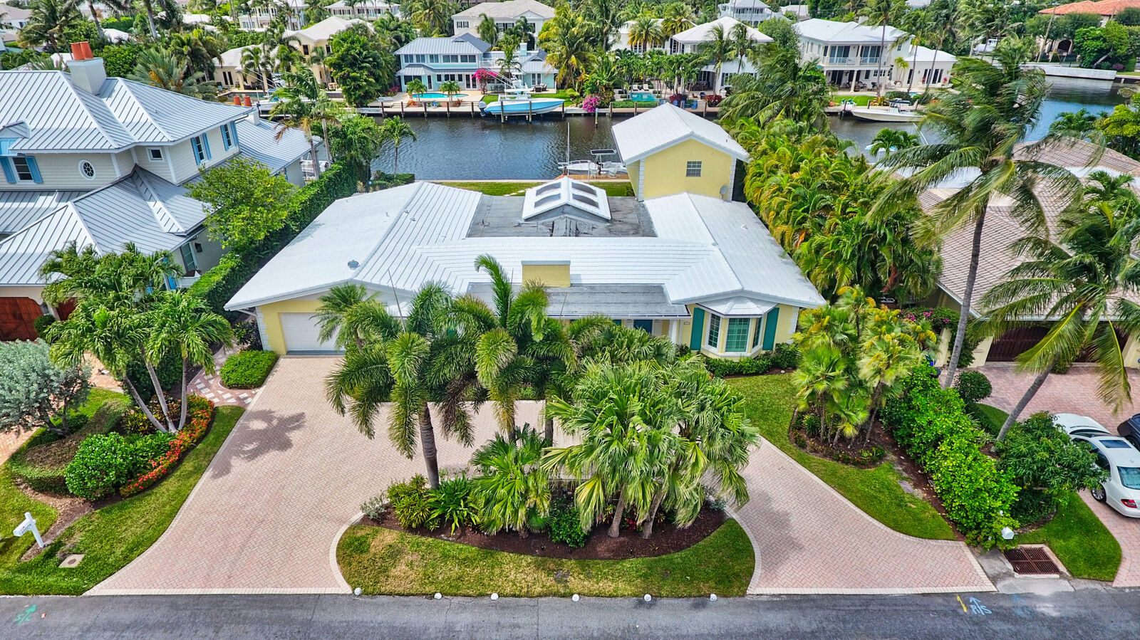 Property Photo:  1117 Beach Drive  FL 33483 