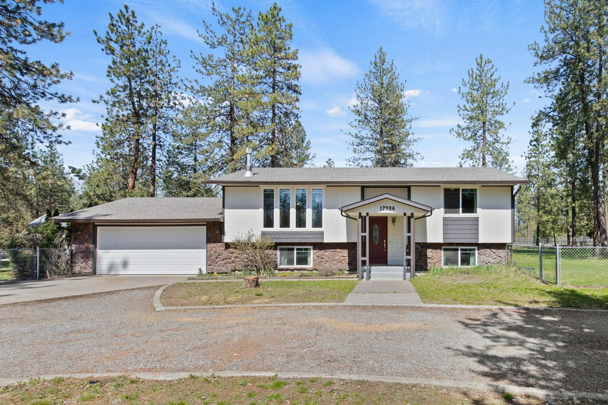 Property Photo: 17324 N Meadowview Ln WA 99026