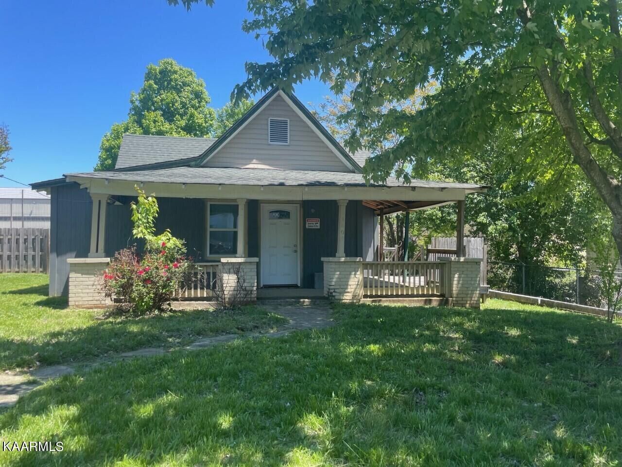 Property Photo: 1604 8th Ave TN 37917