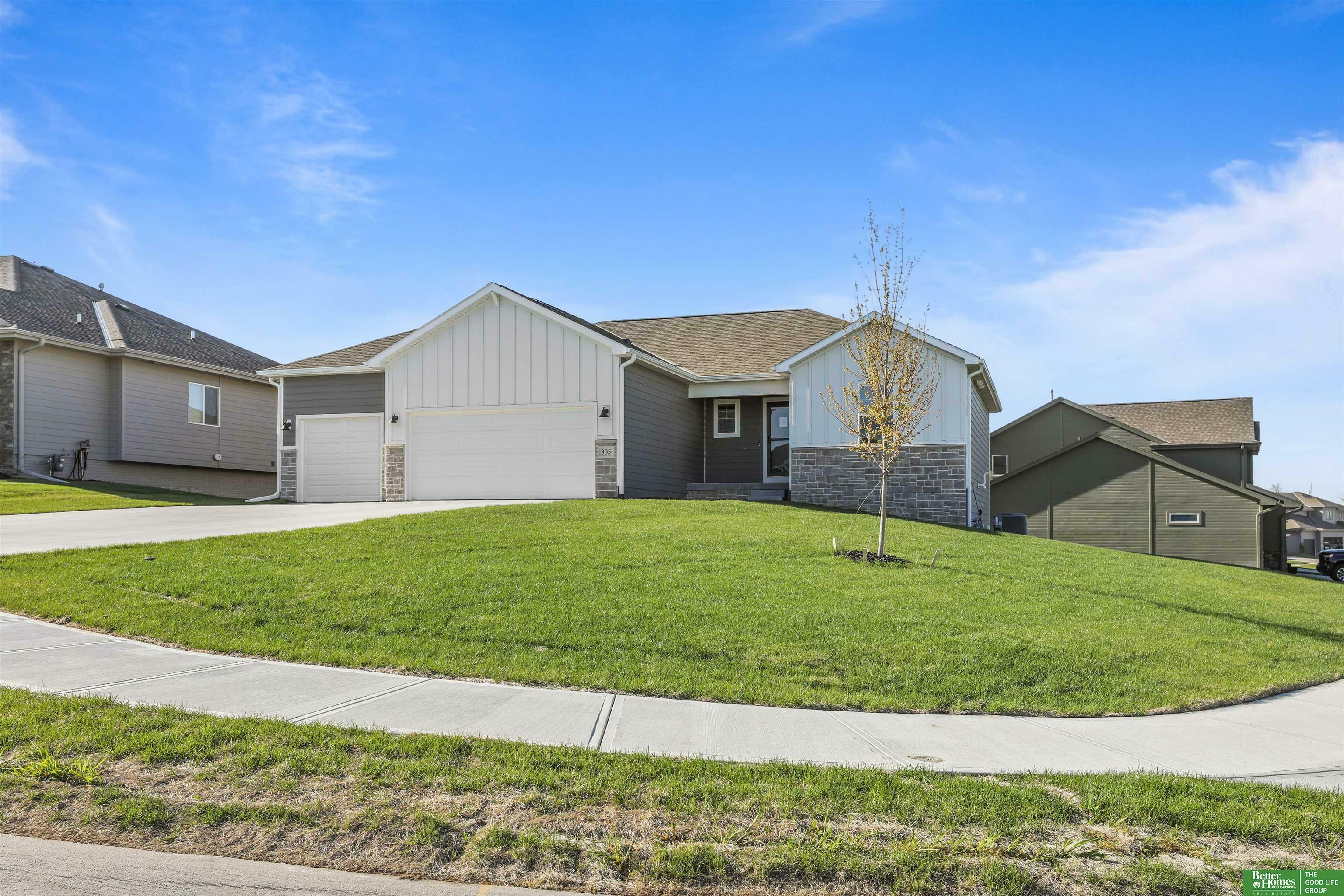 Property Photo: 305 N 10th NE 68059