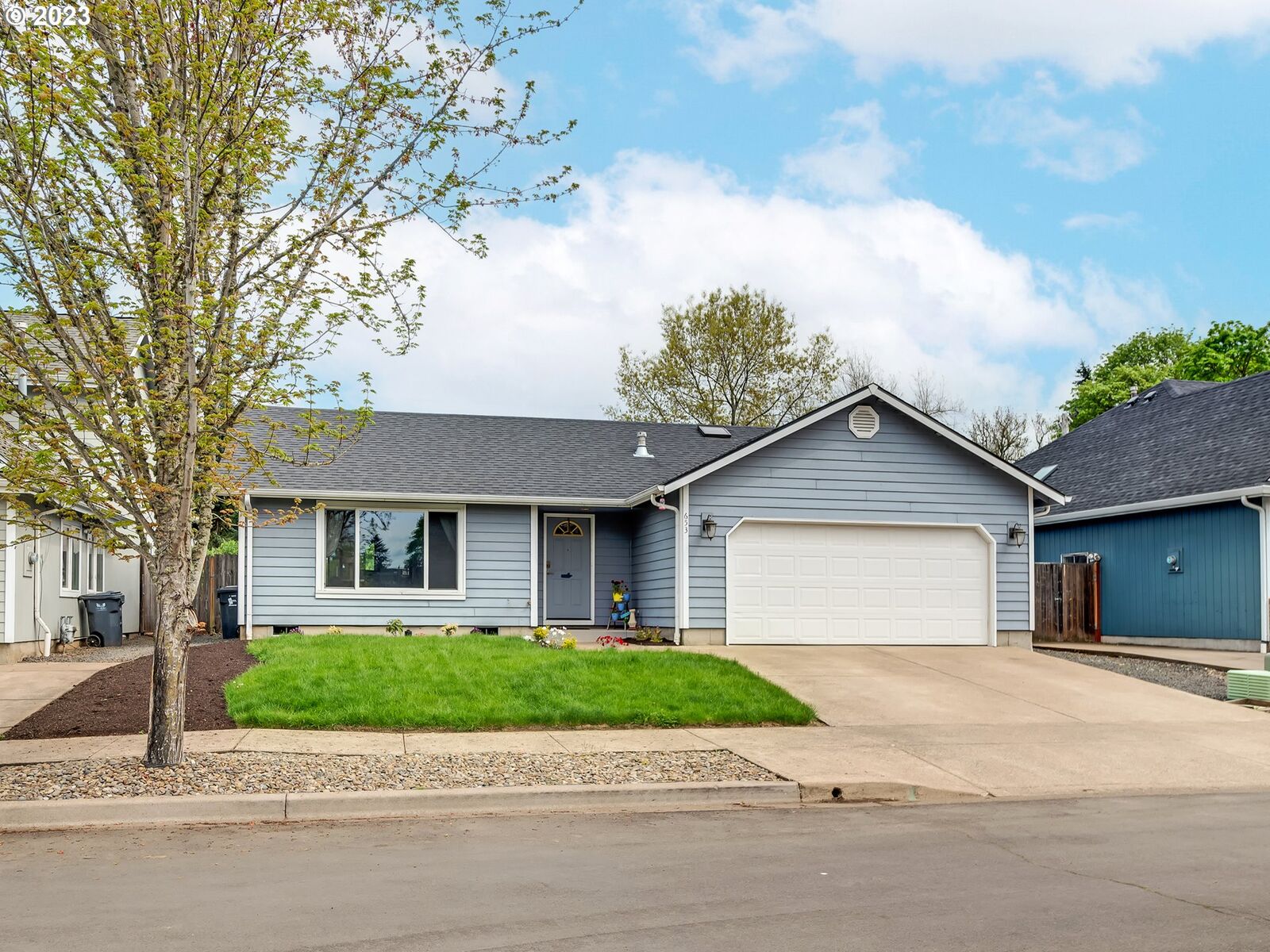 Property Photo:  653 Terra Linda Ave  OR 97404 