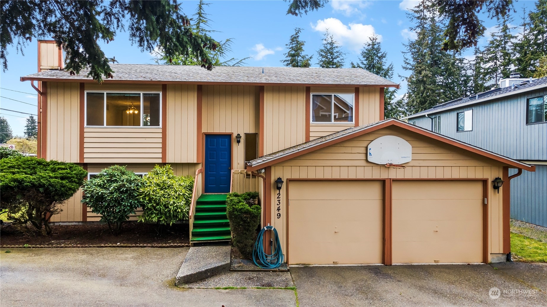 Property Photo:  2349 N 189th Street  WA 98133 