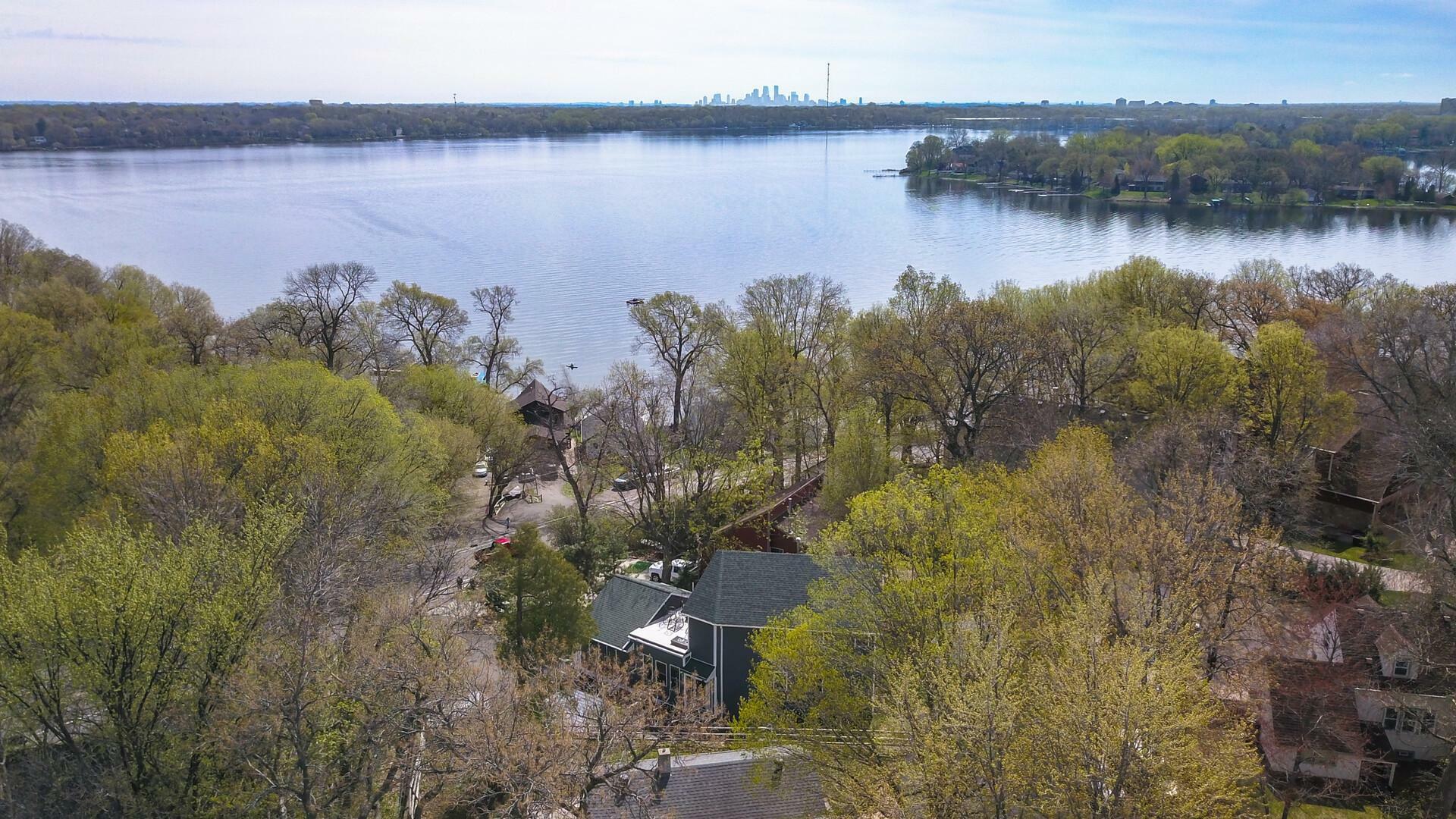 Property Photo:  2535 W Medicine Lake Drive  MN 55441 