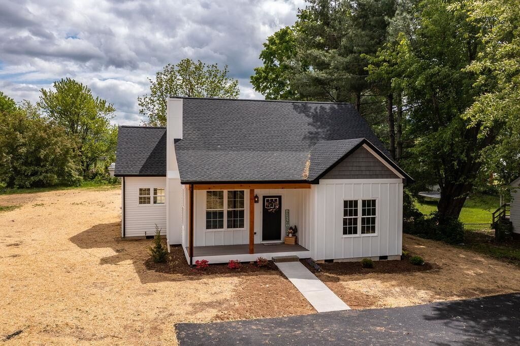 House for sale in Waynesboro 3365 Stuarts Draft Hwy, Waynesboro, VA 22980