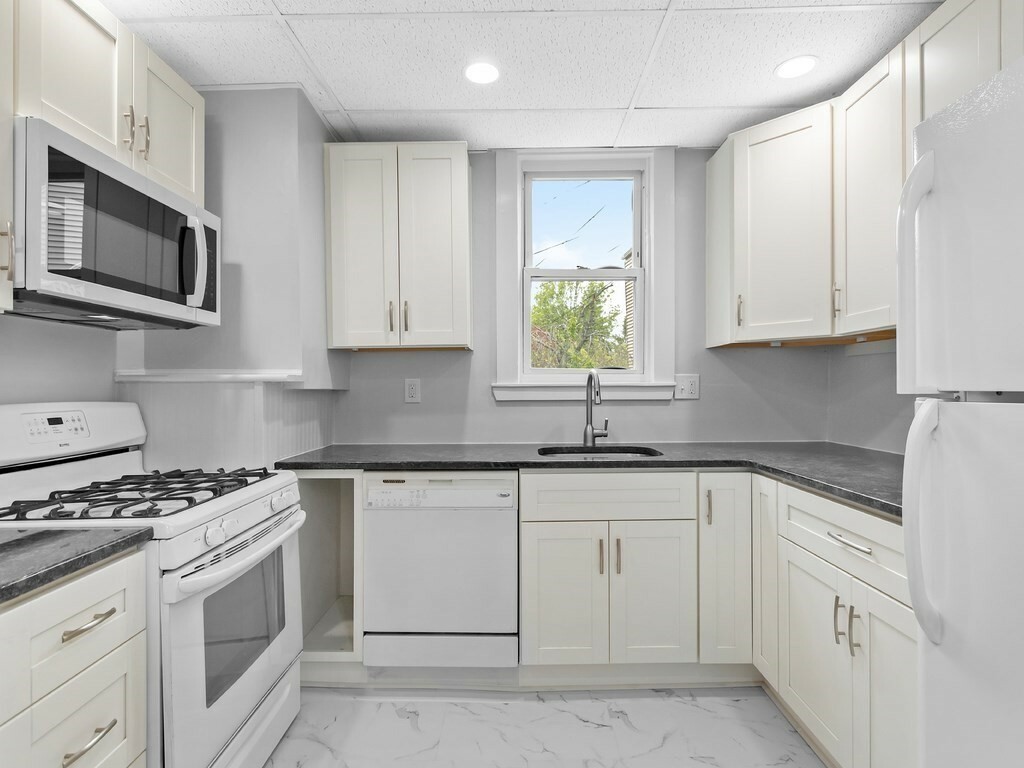 Property Photo:  33 Essex Street 1  MA 02129 