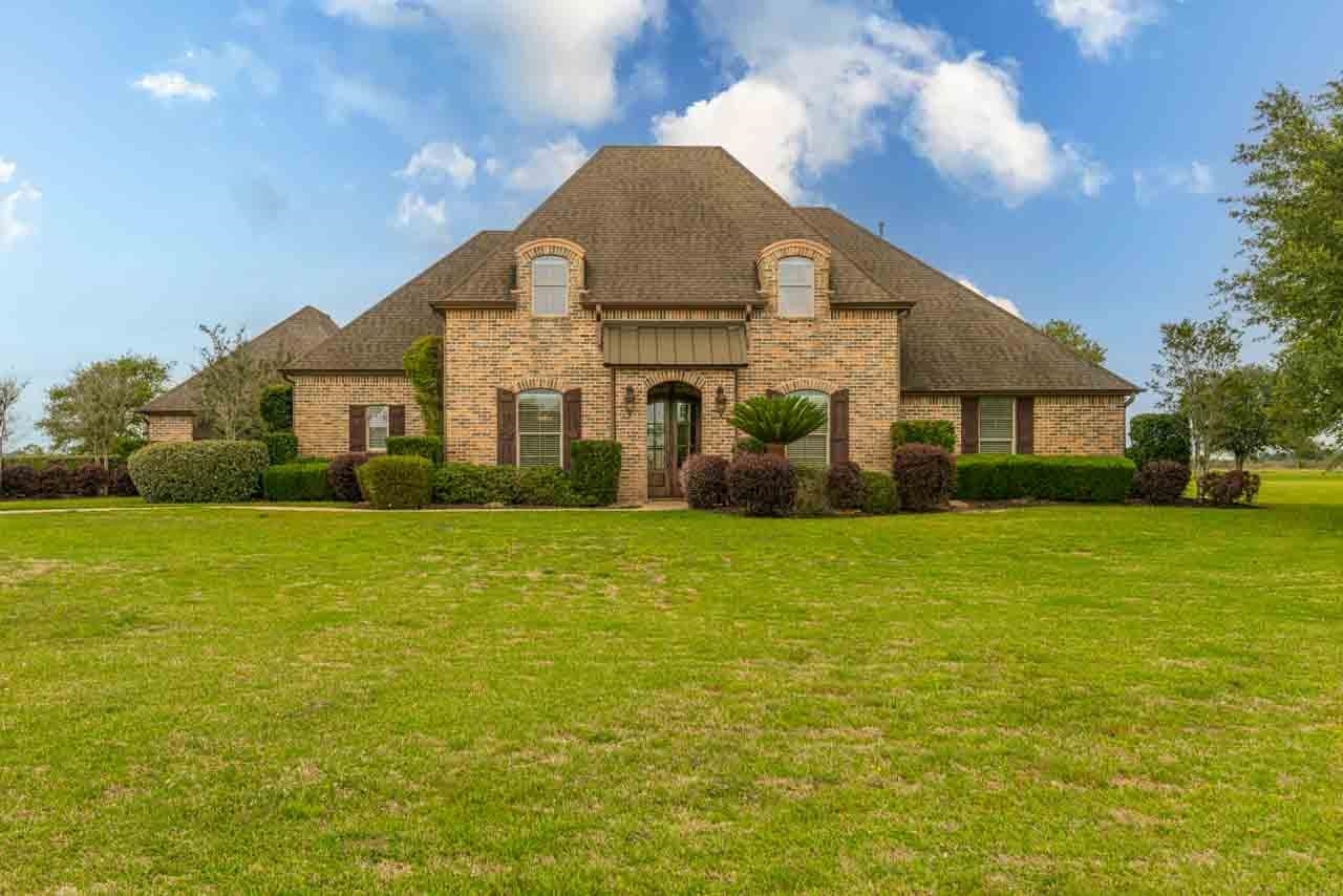 Property Photo:  10930 Sheila Ct  TX 77705 