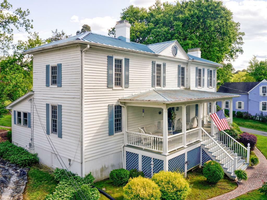 Property Photo:  207 Commerce Street  VA 23927 