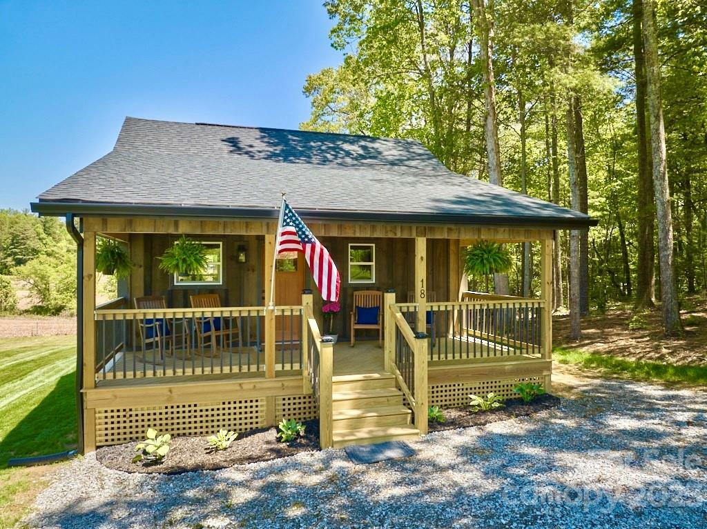 Property Photo: 18 N Bear View Drive NC 28792
