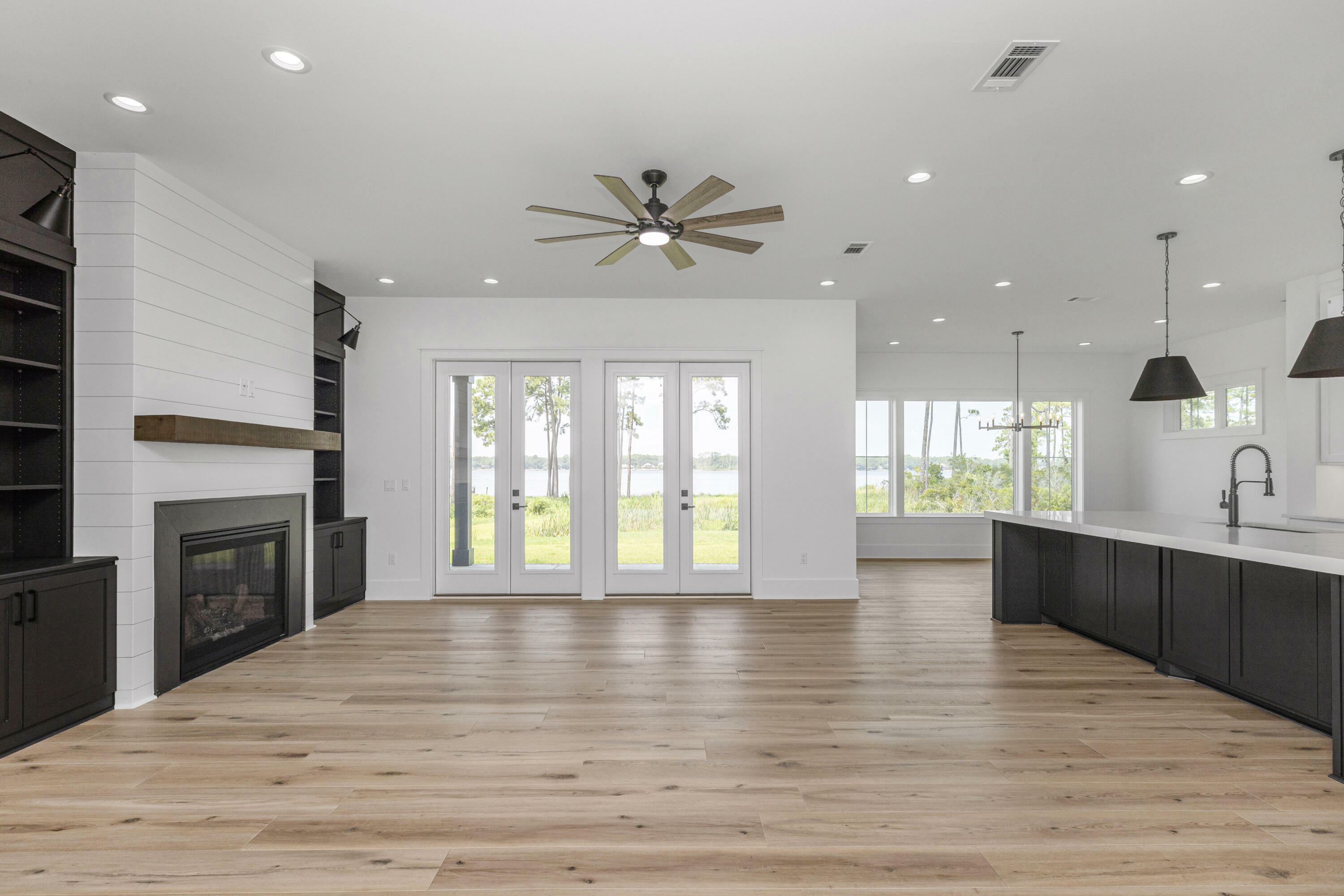 Property Photo: 943 Lido Circle FL 32578