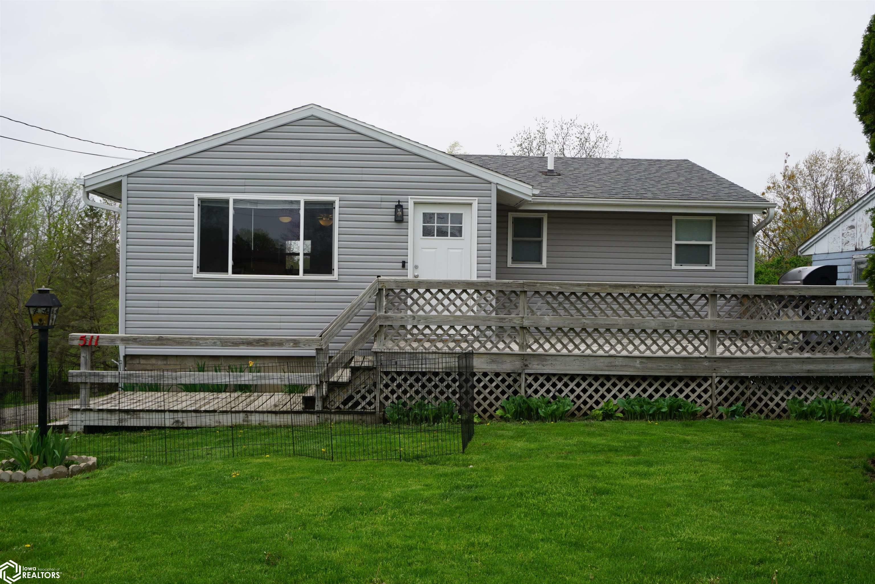 Property Photo:  511 Center Street  IA 50112 