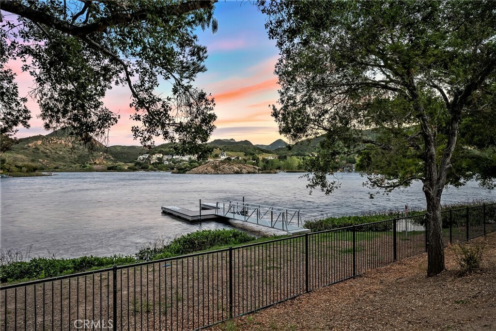 Property Photo:  99 Lake Sherwood Drive  CA 91361 