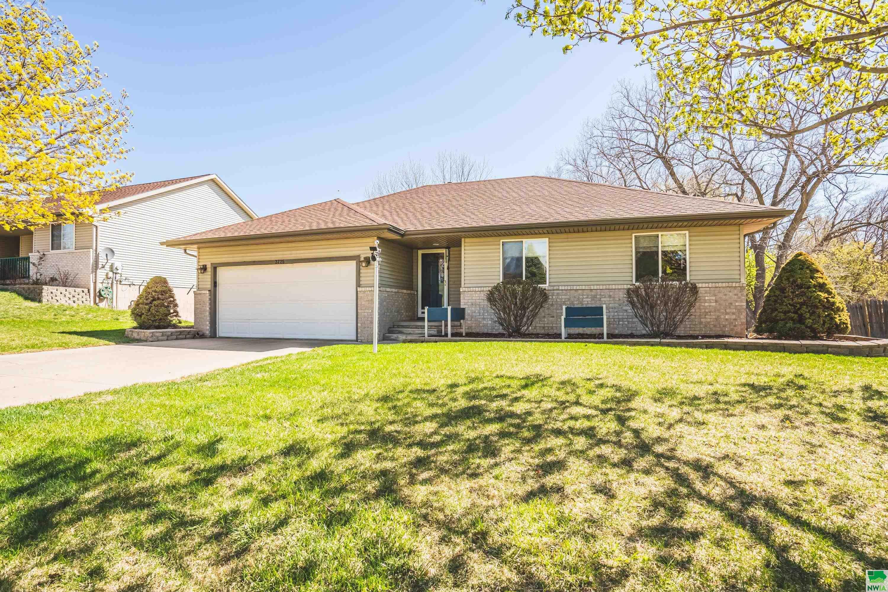 3725 Fieldcrest Drive  Sioux City IA 51103 photo