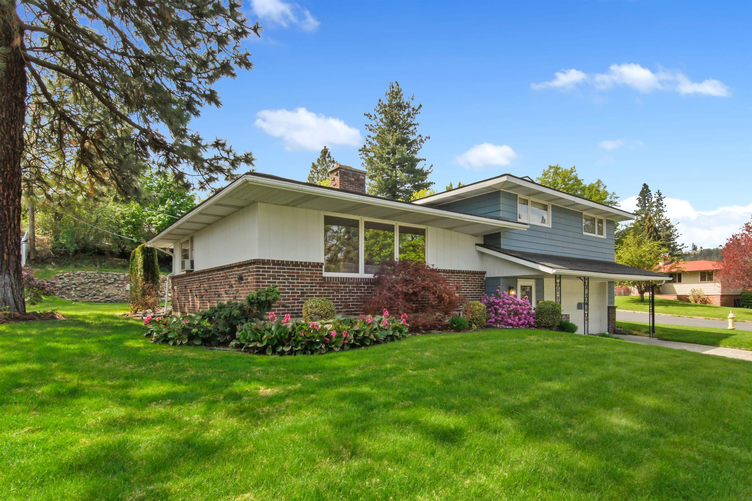 Property Photo: 333 W Sierra Way WA 99208