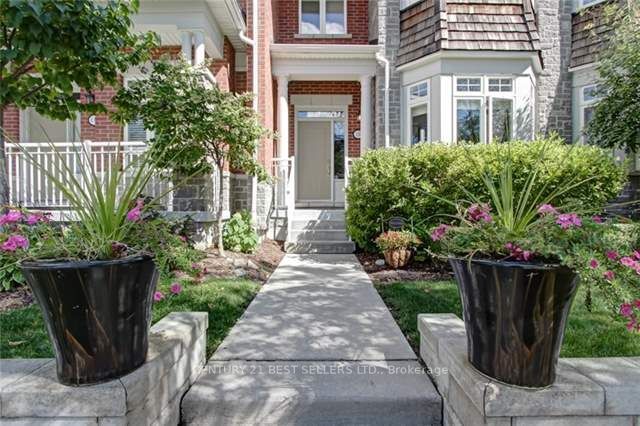 Property Photo:  135 St. Lawrence Dr  ON L5G 4V2 