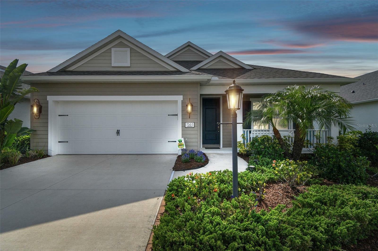 Property Photo: 7561 Ridgelake Circle FL 34203