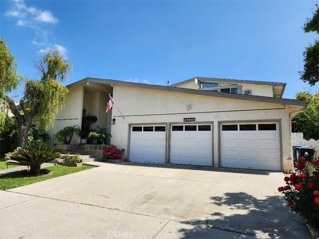 Property Photo:  23930 Killion Street  CA 91367 