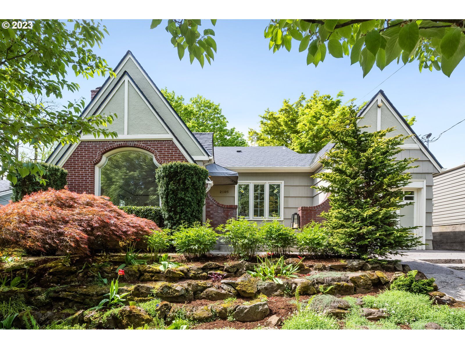 Property Photo: 2105 SE 31st Ave OR 97214