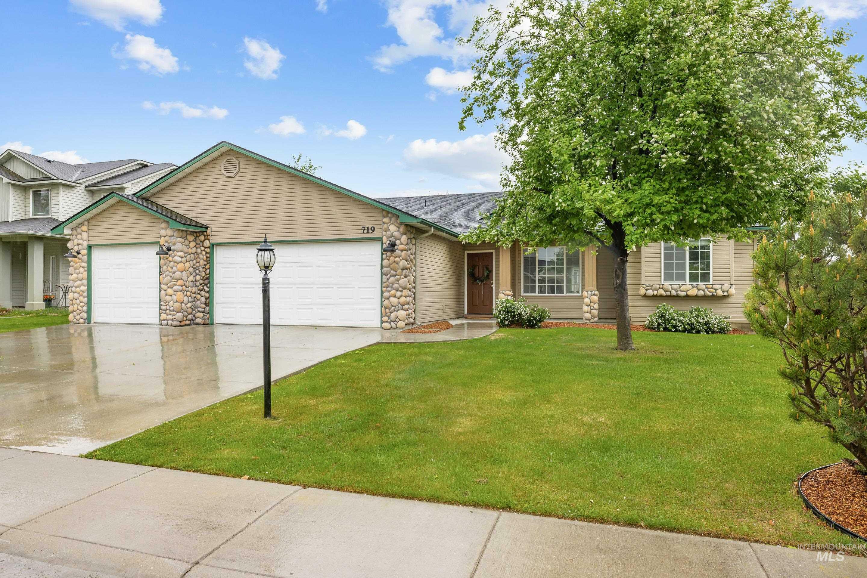 Property Photo: 719 Edmund ID 83605
