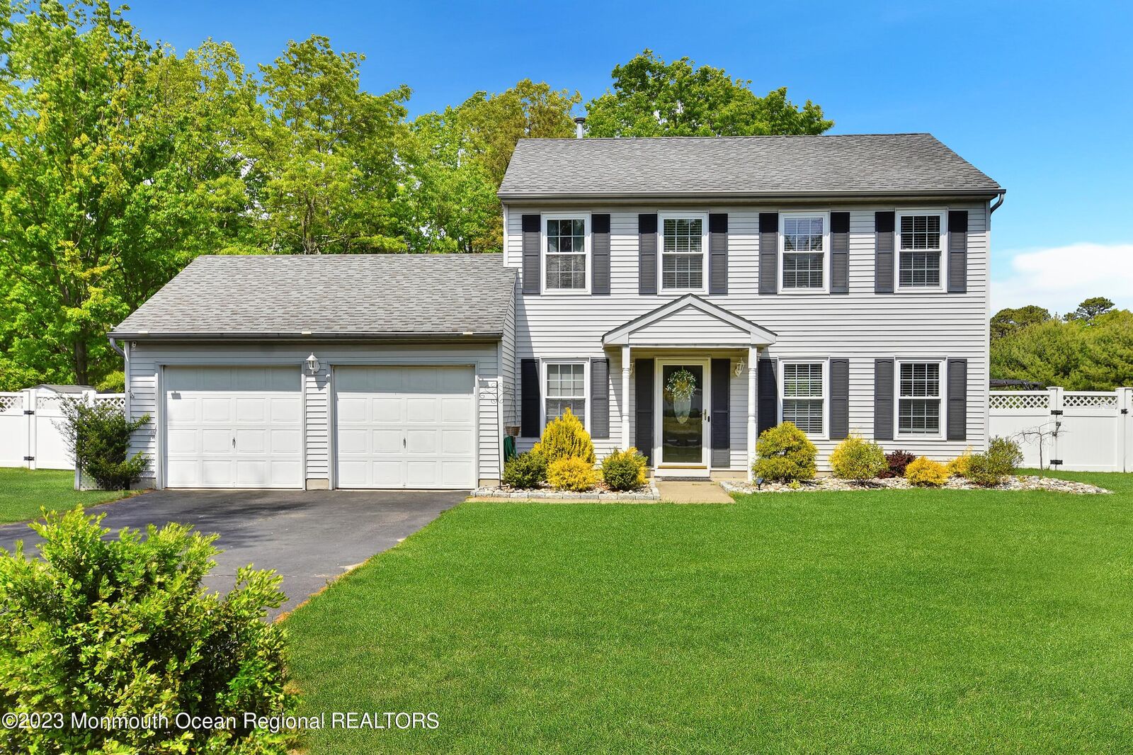 Property Photo:  6 Stonecress Court  NJ 08527 