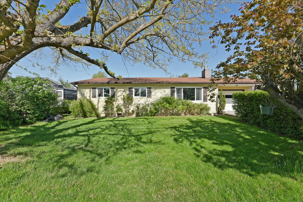 Property Photo:  710 N 3rd Street  OR 97502 